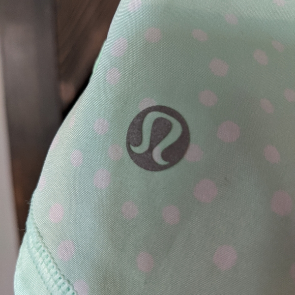 Lululemon 🍋 Athletic fresh teal polka dot shorts - Picture 4 of 16